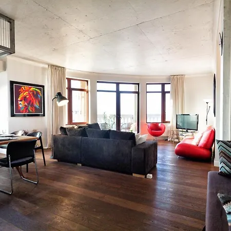 Park Apartment *